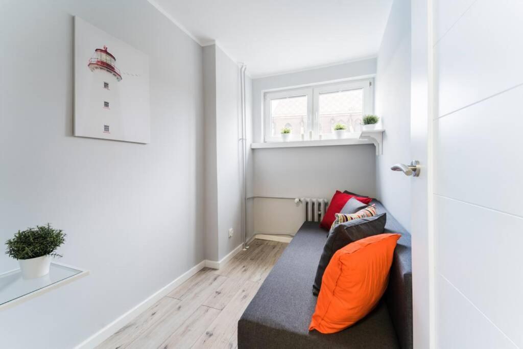 4 On Martket Square - View - 150 M Town Hall Apartment *