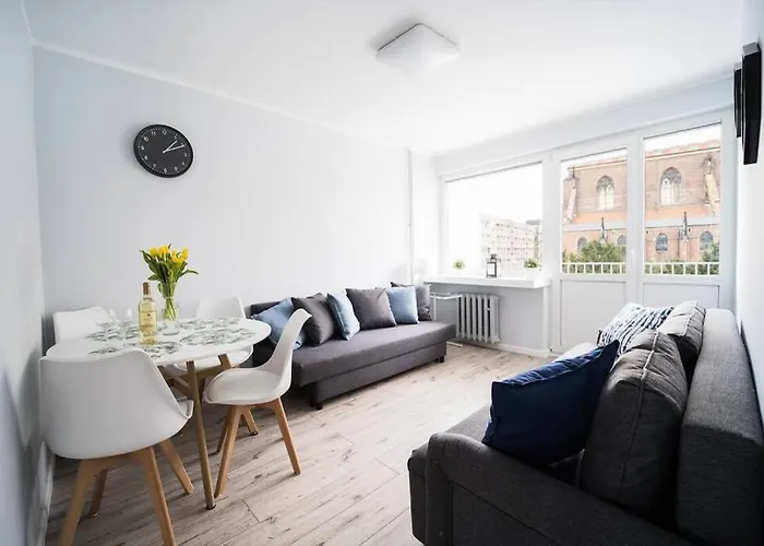 4 Rooms Apartment On Martket Square - Nice View - 150 M Town Hall