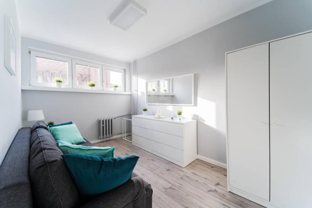 4 On Martket Square - View - 150 M Town Hall Apartment *